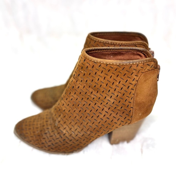 Qupid Renton Heeled Ankle Boot Chestnut Brown Distressed Laser Cut Bootie size 7 - Picture 1 of 12